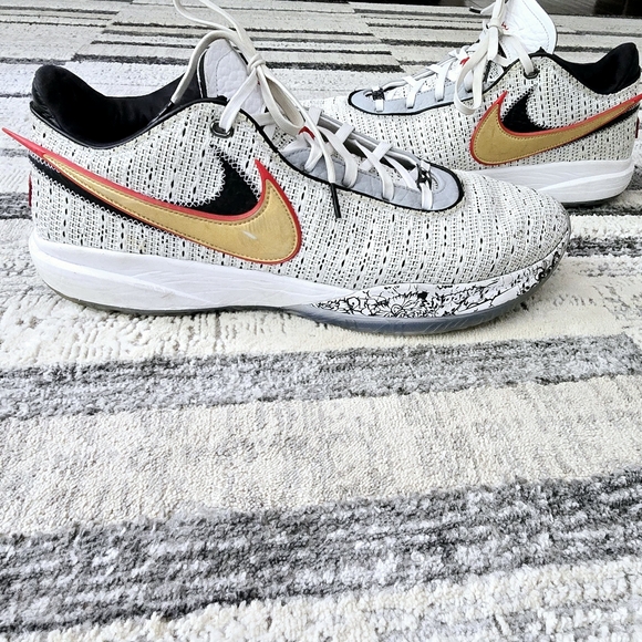 Nike Lebanon Pink Diamond Collection White Sneakers Size 15 - Picture 1 of 12